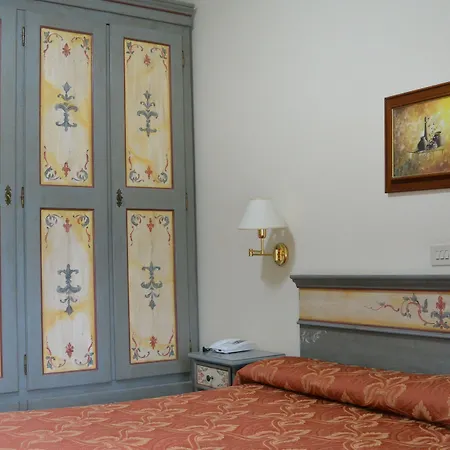 Suisse Готель Марина-ді-П'єтразанта