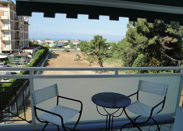 Suisse Готель Марина-ді-П'єтразанта